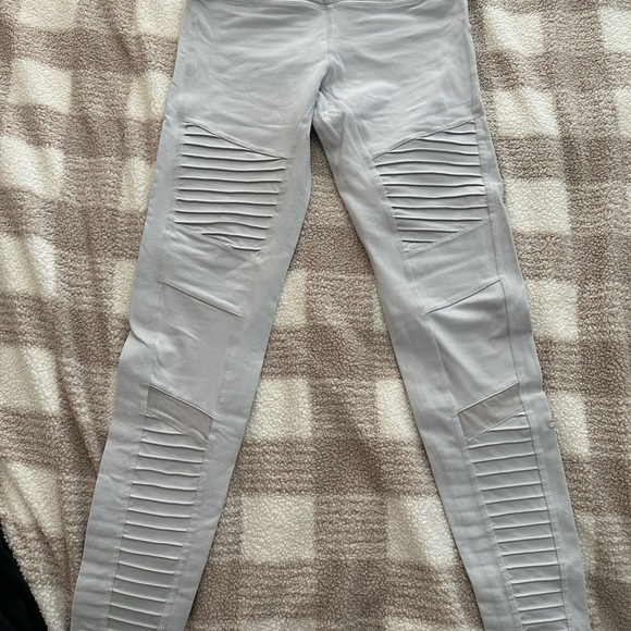 Alo High Waist Moto Legging. Gently worn size M - Picture 4 of 6